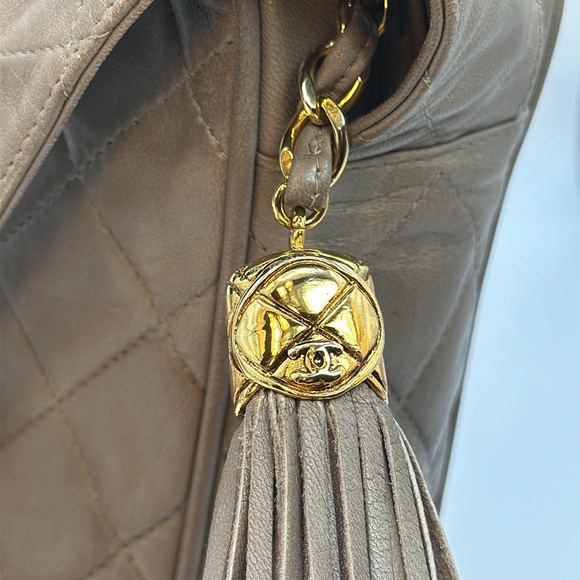 COA CHANEL CC Camera Crossbody Taupe Lambskin w/Tassel, 24K Goldplated Hardware - Picture 5 of 14